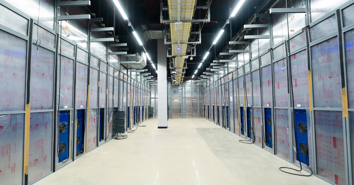 How is Equinix CN1 knowledge centre constructed to scale 4,250 cupboards