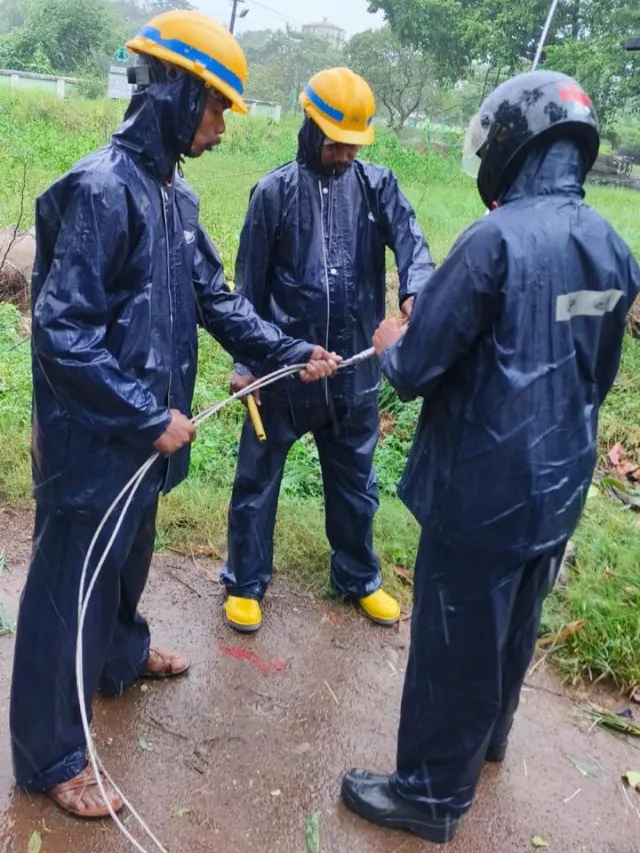 How Locals Battled Cyclones to Construct a Nationwide Mannequin