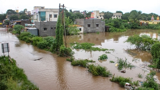 8 useless in Maharashtra floods, CM broadcasts ₹2,215 crore reduction fund